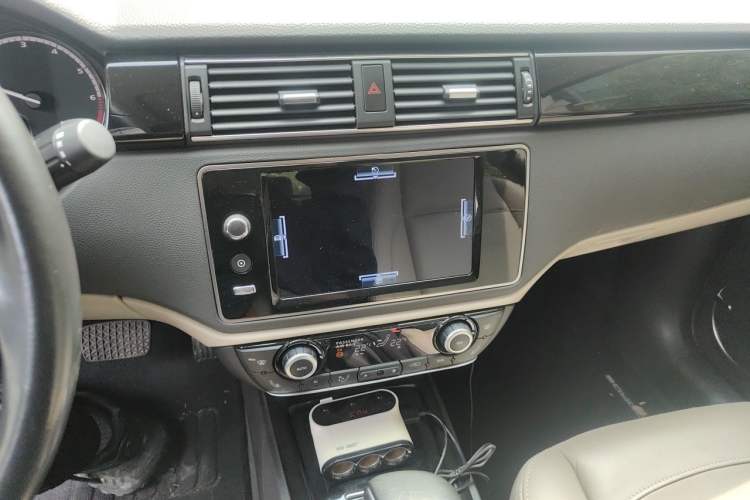 Used Qoros 3 2014 Sedan 1.6T Automatic ZhiZhen Model Audio And AC Panel