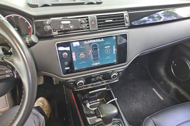 Used Qoros 3 2014 Sedan 1.6T Automatic ZhiZhen Model Audio And AC Panel