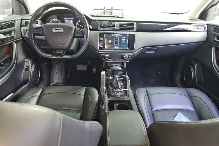 Used Qoros 3 2014 Sedan 1.6T Automatic ZhiZhen Model Center Console