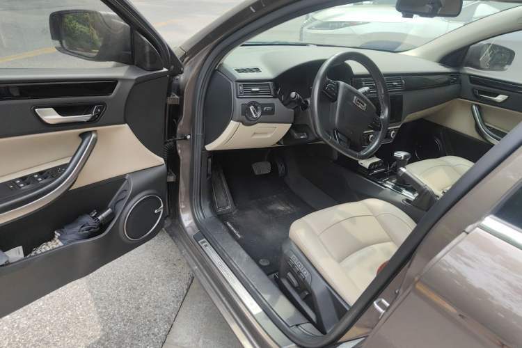 Used Qoros 3 2014 Sedan 1.6T Automatic ZhiZhen Model Driver Seat