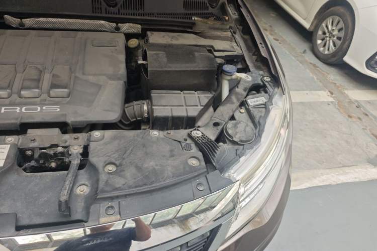 Used Qoros 3 2014 Sedan 1.6L Automatic Zhiyue Enhanced Model Engine Bay Left