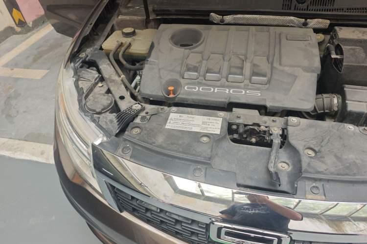 Used Qoros 3 2014 Sedan 1.6L Automatic Zhiyue Enhanced Model Engine Bay Right