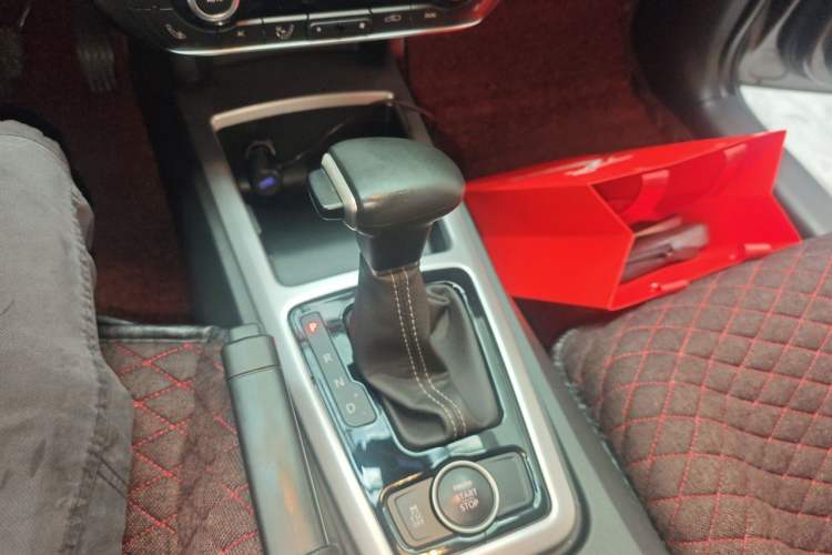 Used Qoros 3 2014 Sedan 1.6L Automatic Zhiyue Enhanced Model Gear Lever