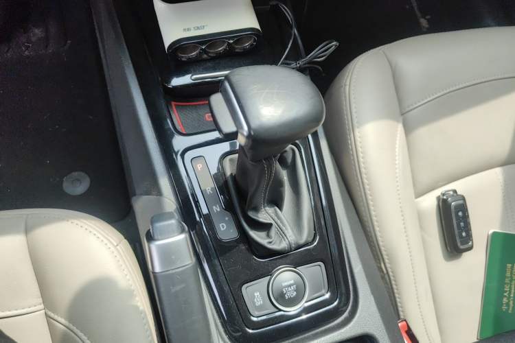 Used Qoros 3 2014 Sedan 1.6T Automatic ZhiZhen Model Gear Lever