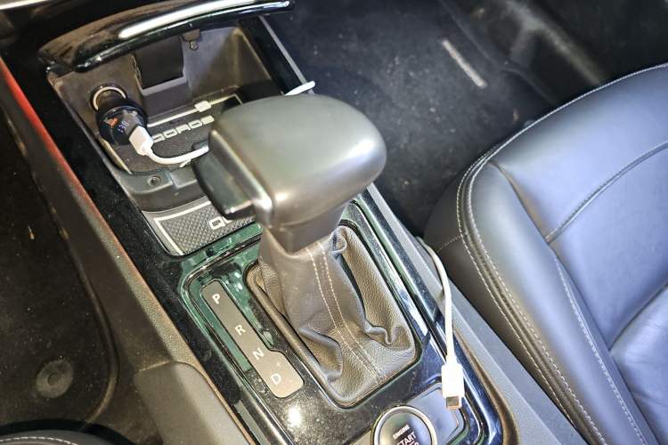 Used Qoros 3 2014 Sedan 1.6T Automatic ZhiZhen Model Gear Lever