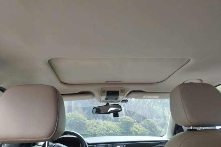 Used Qoros 3 2014 Sedan 1.6T Automatic ZhiZhen Model Headliner