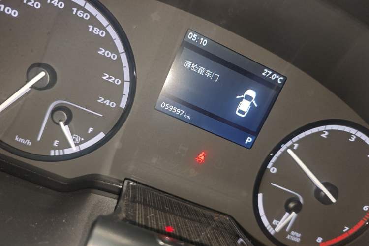 Used Qoros 3 2014 Sedan 1.6L Automatic Zhiyue Enhanced Model Odometer Close Up