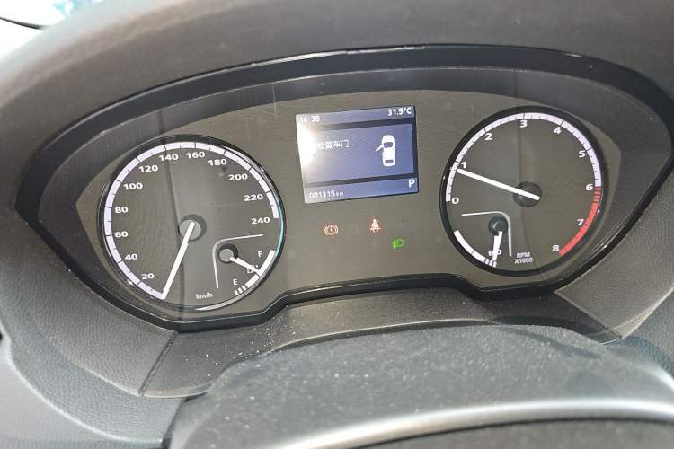 Used Qoros 3 2014 Sedan 1.6T Automatic ZhiZhen Model Odometer Close Up