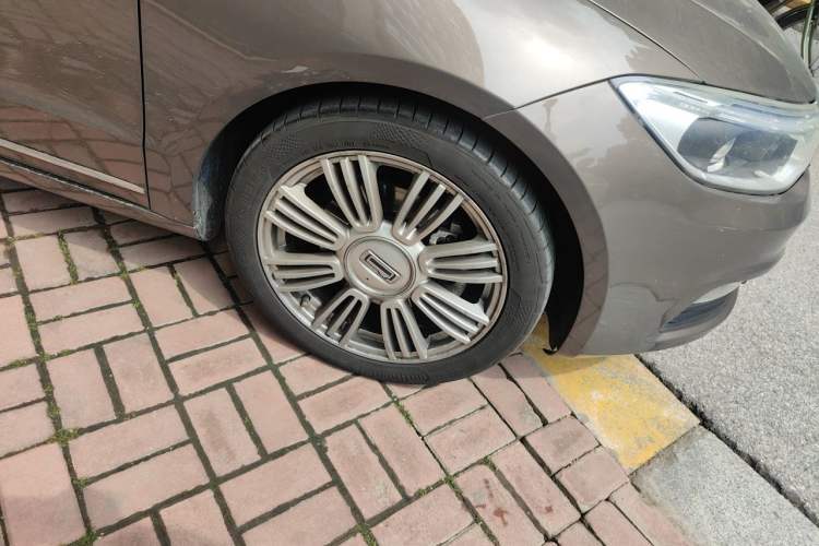 Used Qoros 3 2014 Sedan 1.6T Automatic ZhiZhen Model Right Front Wheel Hub