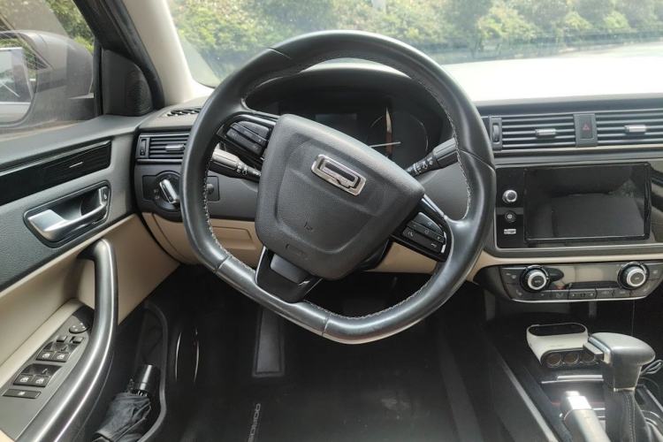 Used Qoros 3 2014 Sedan 1.6T Automatic ZhiZhen Model Steering Wheel