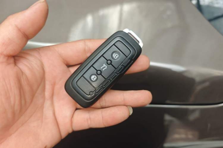 Used Qoros 3 2014 Sedan 1.6L Automatic Zhiyue Enhanced Model Vehicle Key