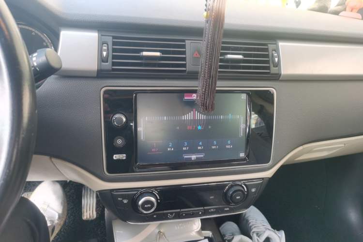Used Qoros 3 2014 Sedan 1.6L Automatic Zhiyue Model Audio And AC Panel
