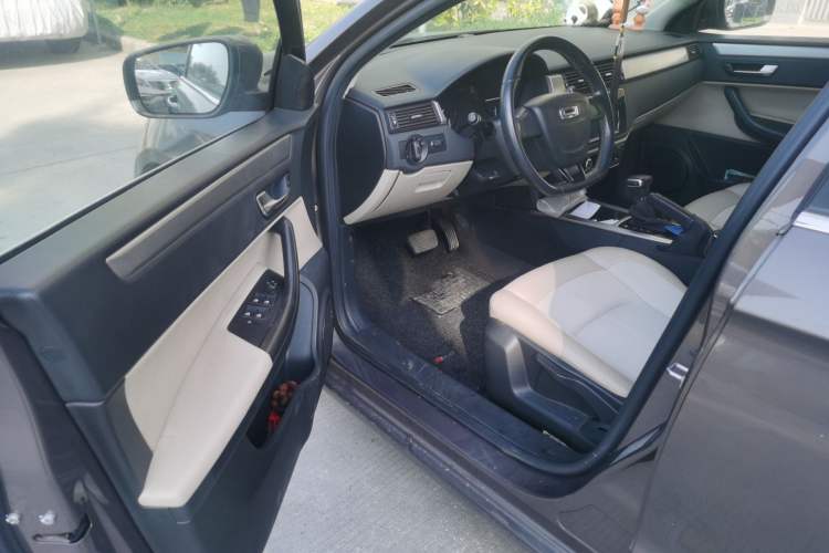 Used Qoros 3 2014 Sedan 1.6L Automatic Zhiyue Model Driver Seat