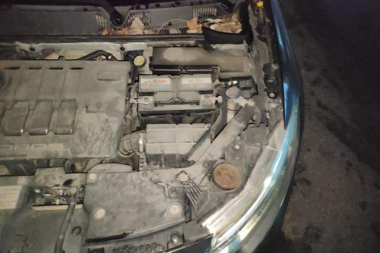 Used Qoros 3 2014 Sedan 1.6L Manual Zhiyue Model Engine Bay Left