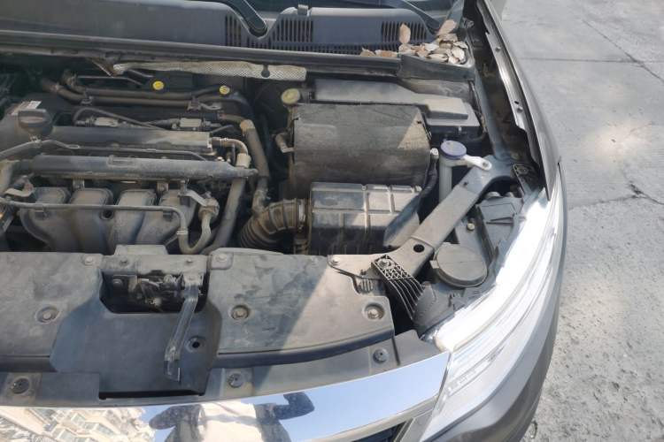 Used Qoros 3 2014 Sedan 1.6L Automatic Zhiyue Model Engine Bay Left