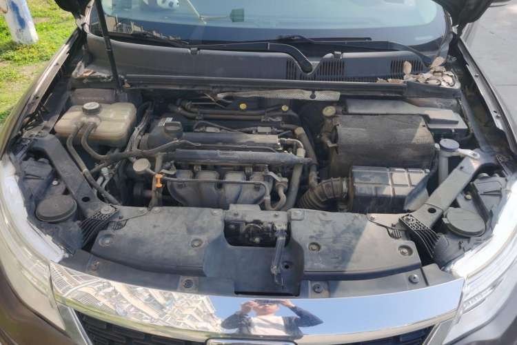 Used Qoros 3 2014 Sedan 1.6L Automatic Zhiyue Model Engine Bay