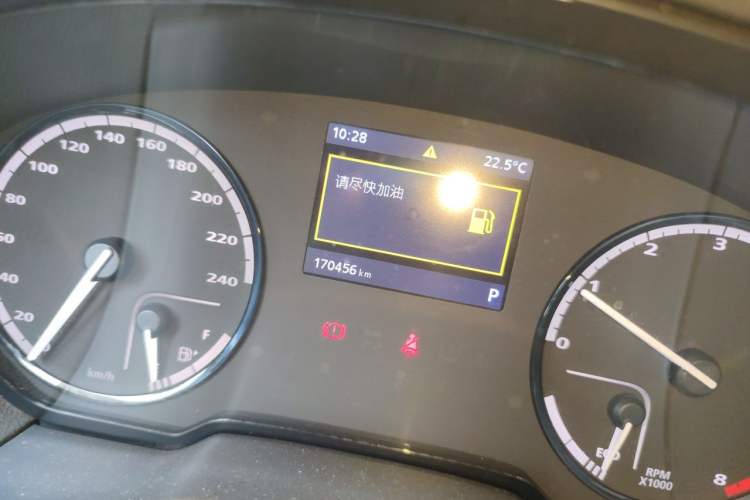 Used Qoros 3 2014 Sedan 1.6L Automatic Zhiyue Enhanced Model Odometer Close Up