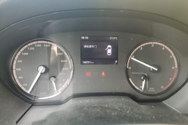 Used Qoros 3 2014 Sedan 1.6L Automatic Zhiyue Model Odometer Close Up
