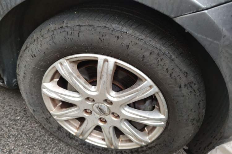 Used Qoros 3 2014 Sedan 1.6L Automatic Zhiyue Enhanced Model Right Front Wheel Hub