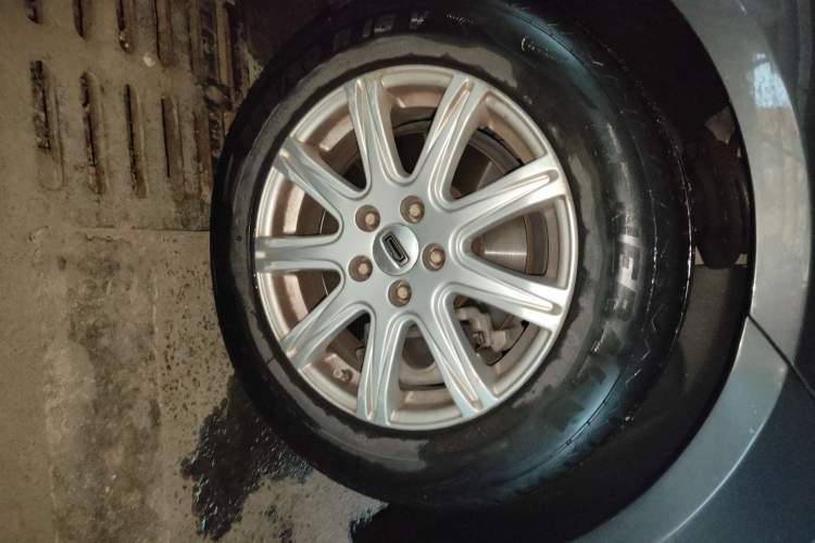 Used Qoros 3 2014 Sedan 1.6L Manual Zhiyue Model Right Front Wheel Hub