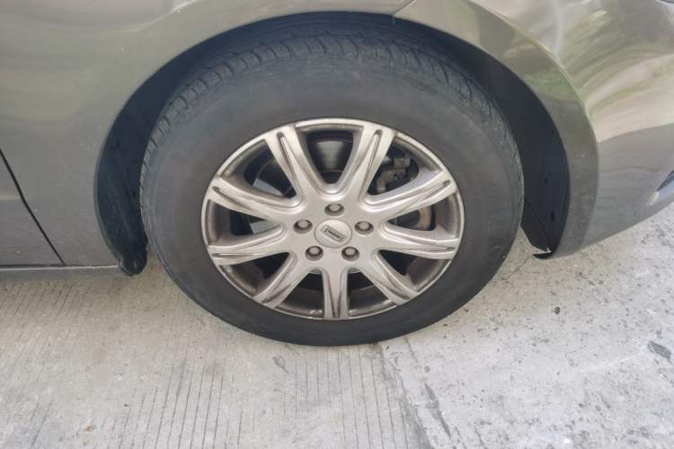 Used Qoros 3 2014 Sedan 1.6L Automatic Zhiyue Model Right Front Wheel Hub