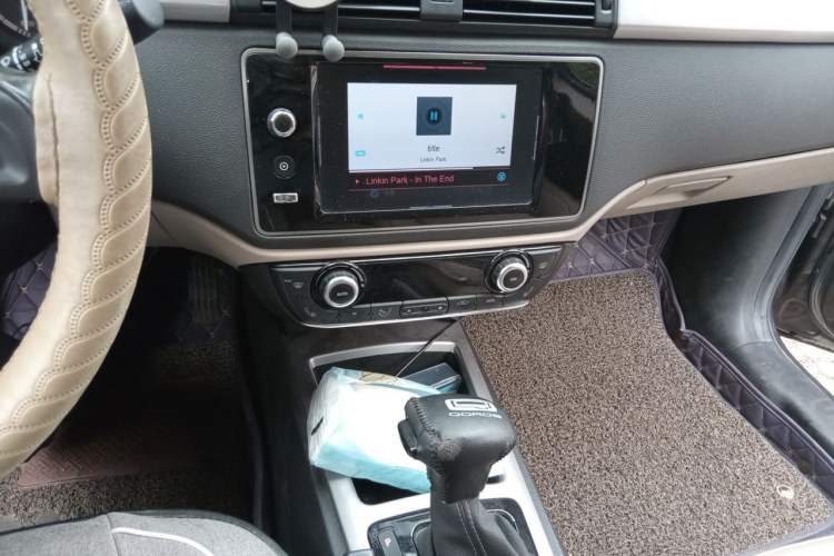 Used Qoros 3 2014 Sedan 1.6L Automatic Zhiyue Model Audio And AC Panel
