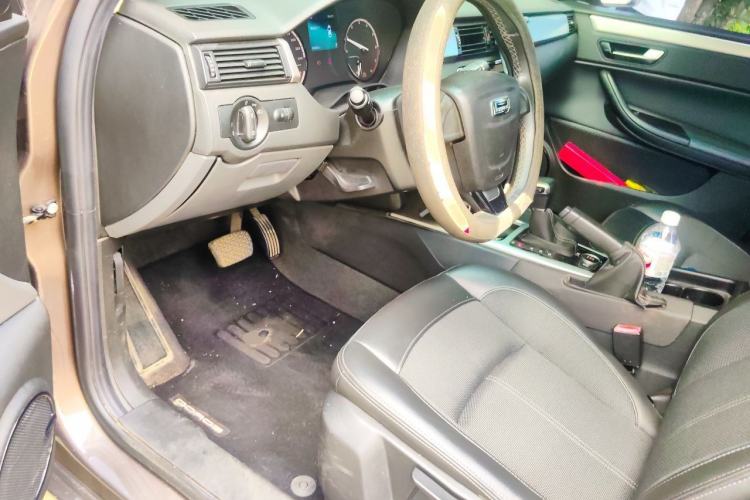 Used Qoros 3 2014 Sedan 1.6L Automatic Zhiyue Model Driver Seat