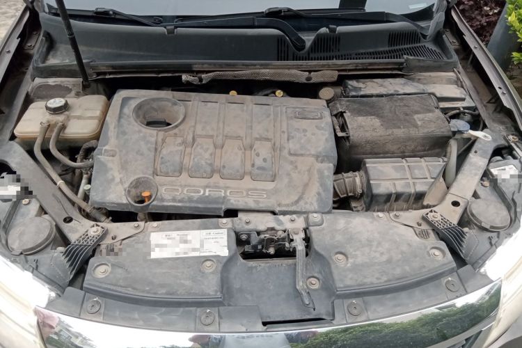Used Qoros 3 2014 Sedan 1.6L Automatic Zhiyue Model Engine Bay