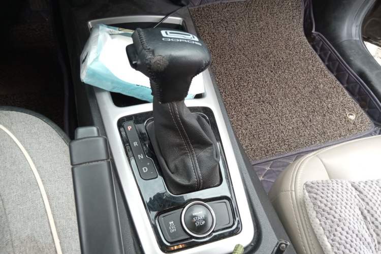 Used Qoros 3 2014 Sedan 1.6L Automatic Zhiyue Model Gear Lever
