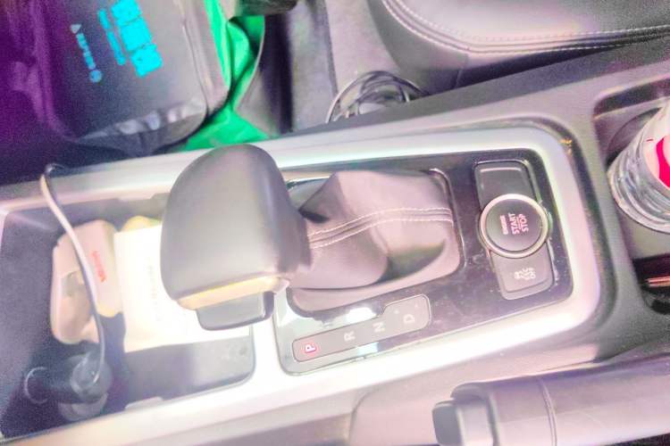 Used Qoros 3 2014 Sedan 1.6L Automatic Zhiyue Model Gear Lever