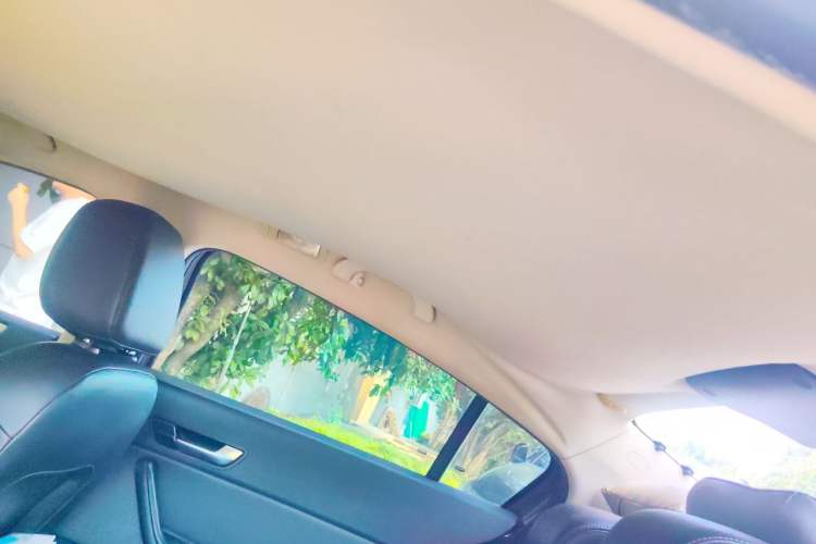 Used Qoros 3 2014 Sedan 1.6L Automatic Zhiyue Model Headliner