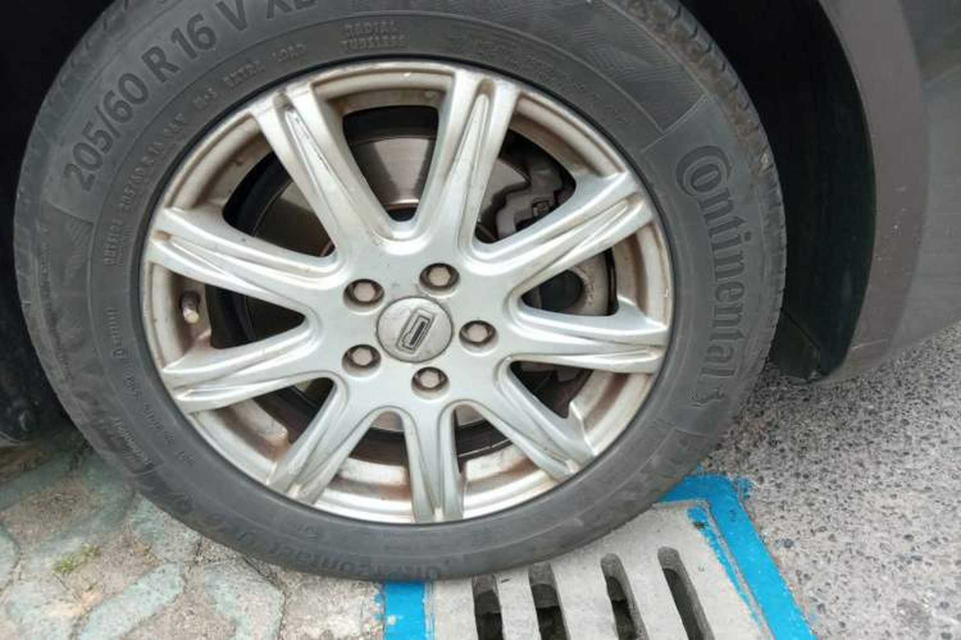 Used Qoros 3 2014 Sedan 1.6L Automatic Zhiyue Model Right Front Wheel Hub