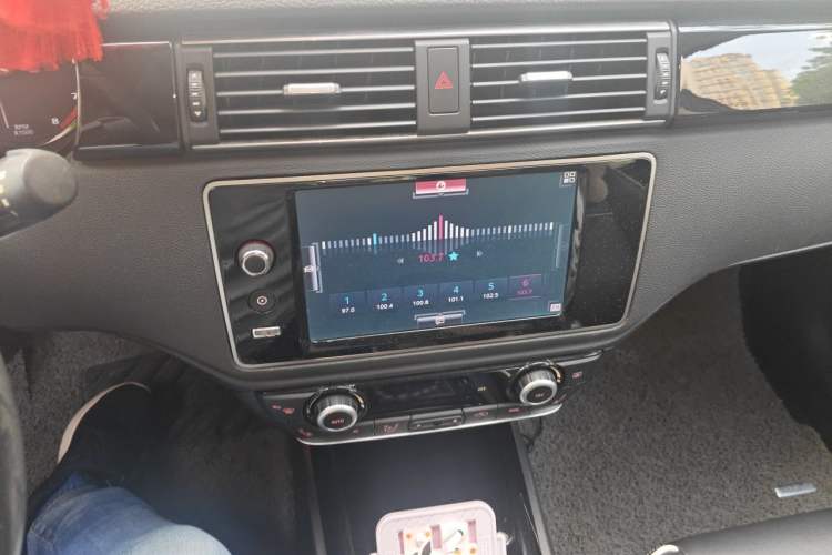 Used Qoros 3 2014 Hatchback 1.6T Automatic ZhiZhen Model Audio And AC Panel
