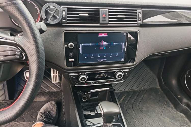 Used Qoros 3 2014 Hatchback 1.6T Automatic ZhiZhen Model Audio And AC Panel
