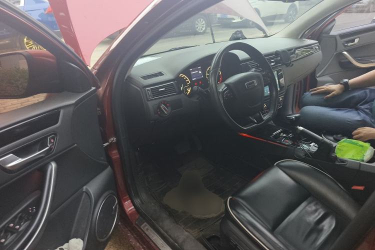 Used Qoros 3 2014 Hatchback 1.6T Automatic ZhiZhen Model Driver Seat