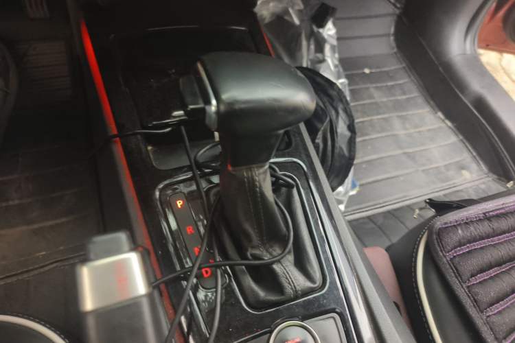 Used Qoros 3 2014 Hatchback 1.6T Automatic ZhiZhen Model Gear Lever