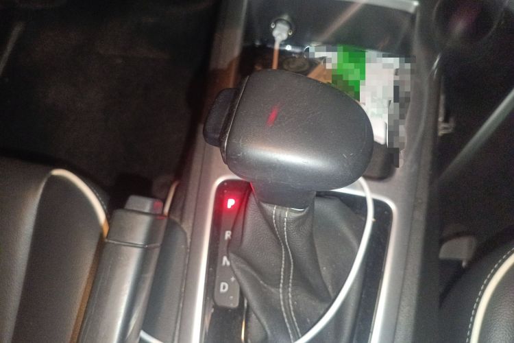 Used Qoros 3 2014 Hatchback 1.6T Automatic Zhiyue Enhanced Model Gear Lever