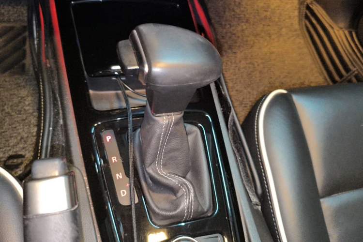 Used Qoros 3 2014 Hatchback 1.6T Automatic ZhiZhen Model Gear Lever