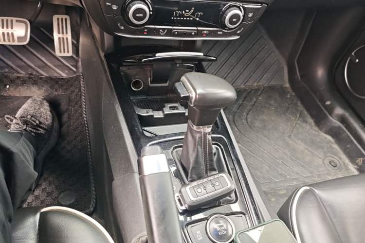 Used Qoros 3 2014 Hatchback 1.6T Automatic ZhiZhen Model Gear Lever
