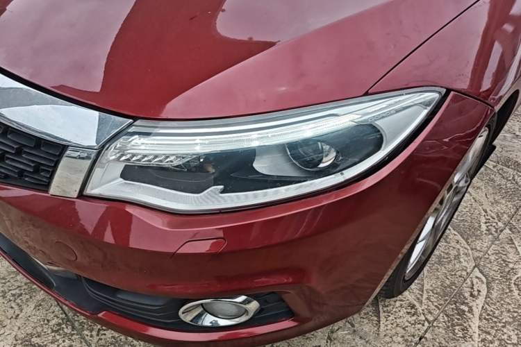Used Qoros 3 2014 Hatchback 1.6T Automatic ZhiZhen Model Left Front Headlight