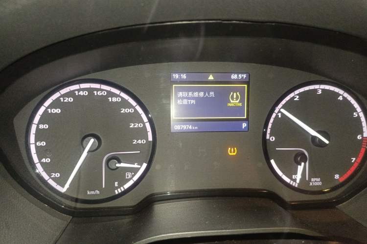 Used Qoros 3 2014 Hatchback 1.6T Automatic Zhiyue Enhanced Model Odometer Close Up