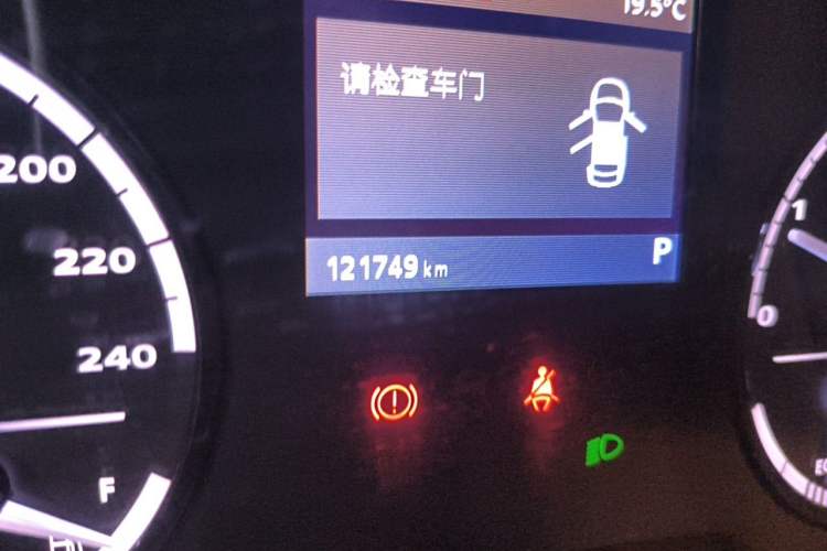 Used Qoros 3 2014 Hatchback 1.6T Automatic ZhiZhen Model Odometer Close Up