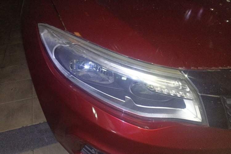 Used Qoros 3 2014 Hatchback 1.6T Automatic Zhiyue Enhanced Model Right Front Headlight