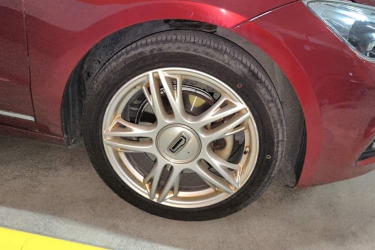 Used Qoros 3 2014 Hatchback 1.6T Automatic ZhiZhen Model Right Front Wheel Hub