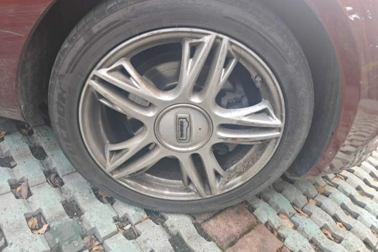Used Qoros 3 2014 Hatchback 1.6T Automatic ZhiZhen Model Right Front Wheel Hub