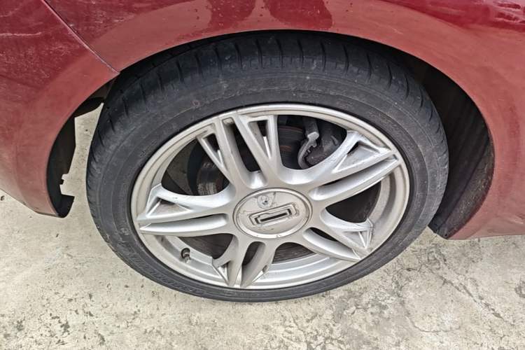 Used Qoros 3 2014 Hatchback 1.6T Automatic ZhiZhen Model Right Rear Wheel Hub