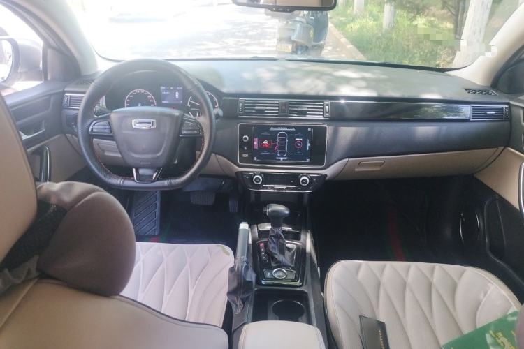 Used Qoros 3 2014 Hatchback 1.6T Automatic ZhiZhen Model Center Console