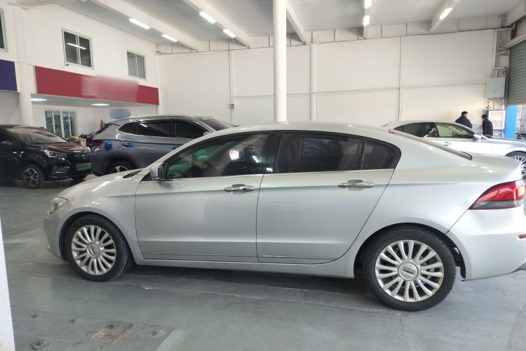 Used Qoros 3 2014 Sedan 1.6T Automatic ZhiZhen Model Exterior 3