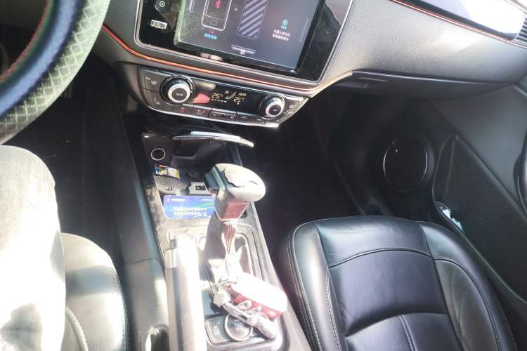 Used Qoros 3 2014 Sedan 1.6T Automatic ZhiZhen Model Gear Lever