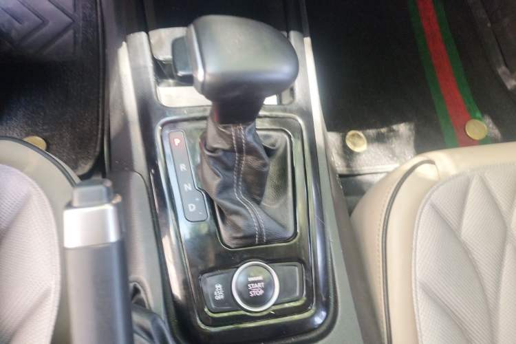 Used Qoros 3 2014 Hatchback 1.6T Automatic ZhiZhen Model Gear Lever